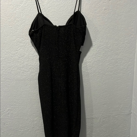 Elegant Black Dress - Picture 5 of 6